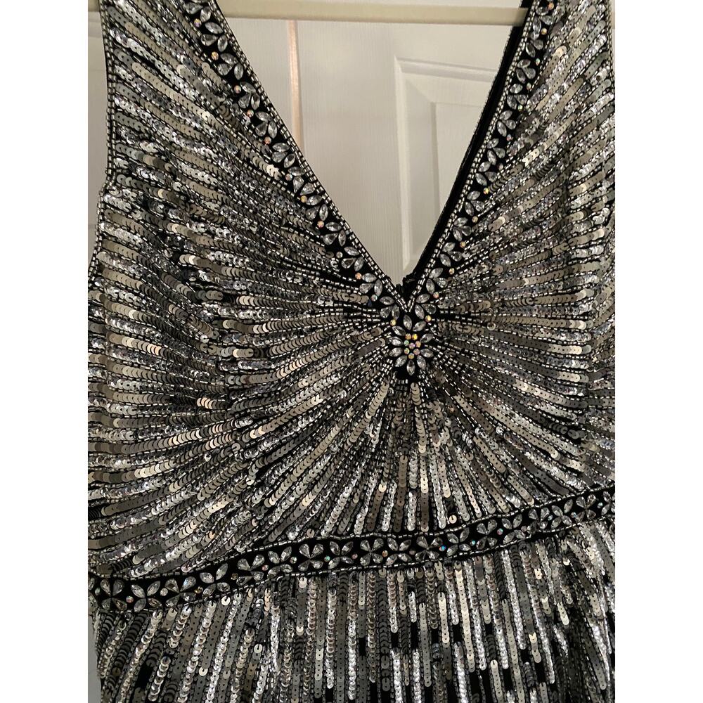 NWT Mac Duggal Sequin Embellished Sleeveless Gown, Black/Silver, Sz 12 598$ - Picture 4 of 9